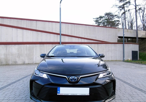 Toyota Corolla cena 76700 przebieg: 83000, rok produkcji 2019 z Chełmża małe 301